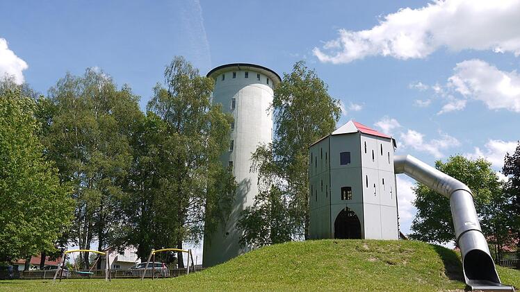 Auf dem Spielplatz am Wasserturm ist am Sonntag ein Kind von einem Hund angefallen worden. Foto: Berthold Köhler