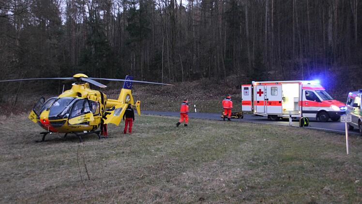 Mit dem Rettungshubschrauber wurde ein junger Yamaha-Fahrer nach Bamberg ins Klinikum geflogen.