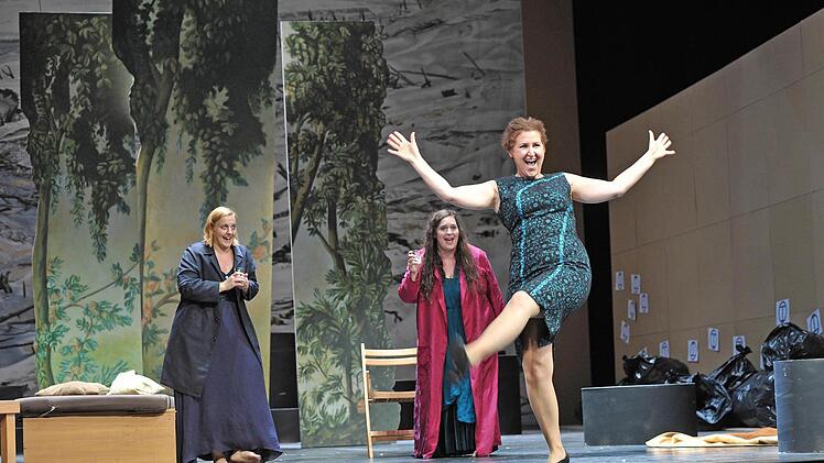Szene aus Bellinis "Norma" am Landestheater Coburg.Foto: Andrea Kremper
