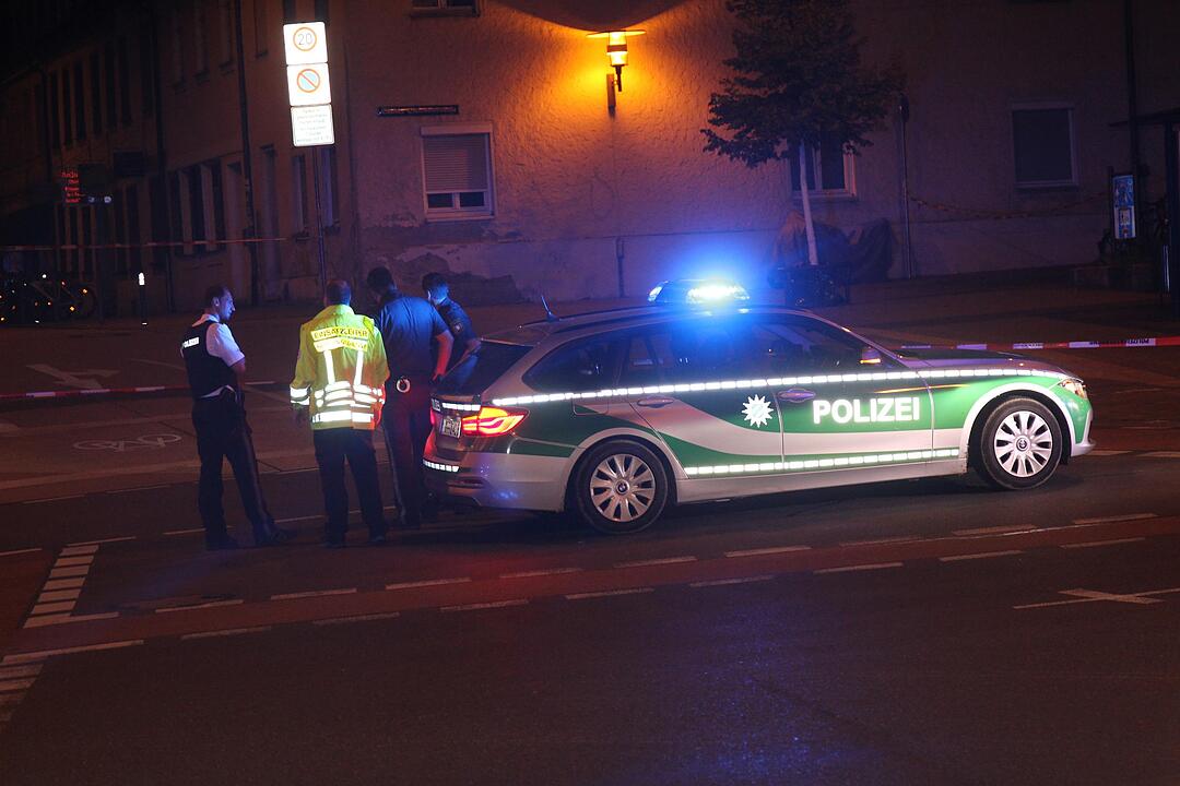 Polizeieinsatz mitten in der Nacht: Verdächtiger Gegenstand in Erlangen gefunden