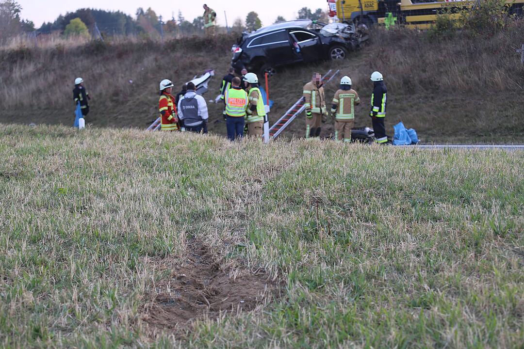 Tödlicher Unfall im Kreis Hof: Mehrmals auf A9 überschlagen