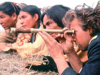 "Der mit dem Wolf tanzt" von und mit Kevin Costner (rechts) wurde mit sieben Oscars ausgezeichnet.