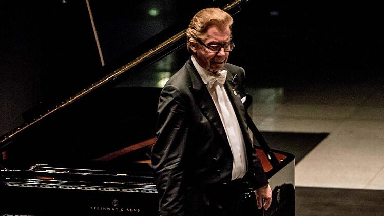 Der Pianist Hans-Dieter Bauer wurde bei seinem Soloabend bei der Gesellschaft der Musikfreunde gefeiert. Foto: Jochen Berger