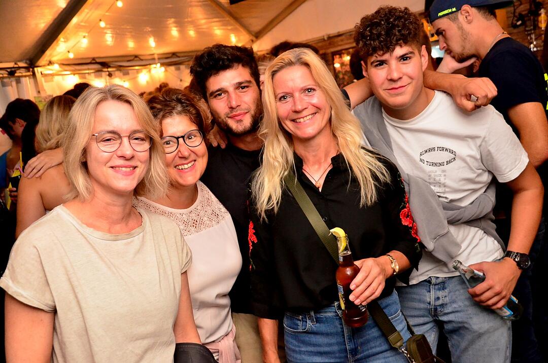 Party mit der Band "CAVELAND"