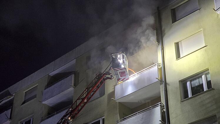 Verletzte bei Wohnungsbrand in Nürnberger Hochhaus
