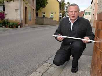 An dieser Stelle passt kein Rollator oder Kinderwagen durch. Das möchte der Bürgermeister ändern. Foto: Ronald Rinklef