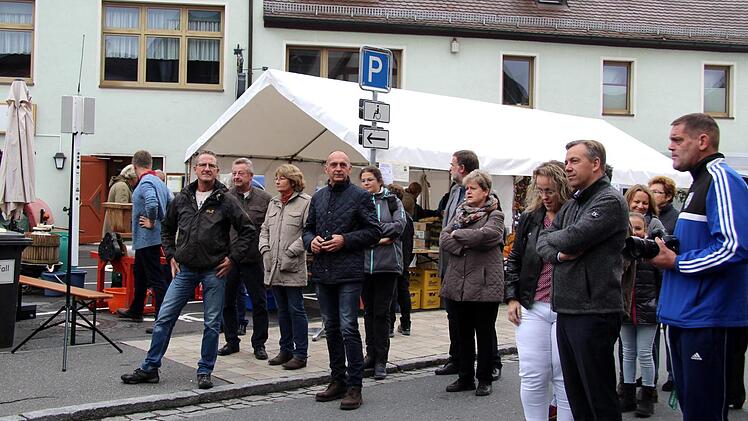 Bürgermeister Heinrich Süß eröffneten den Markttag