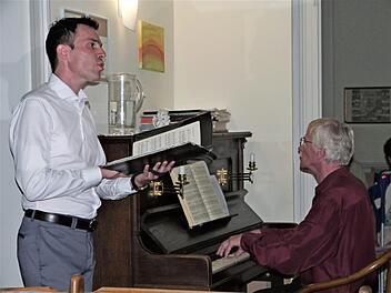 Liederabend in der Goldenen Adlerhütte mit Anthony Lo Papa als Tenor und Wolfgang Pinkow-Margerie am Klavier Foto: Werner Reißaus