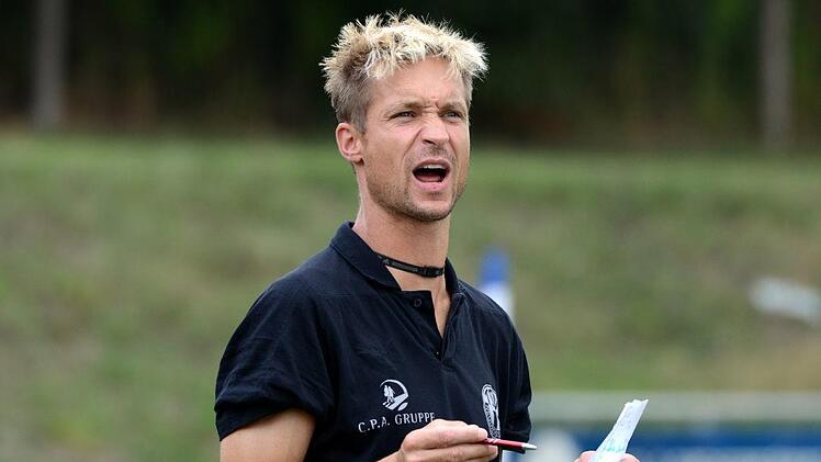 TSV-Trainer Markus Taschner unterlag mit seinem Team bei Aufsteiger SV Schwaig mit 0:5. Dirk Meier