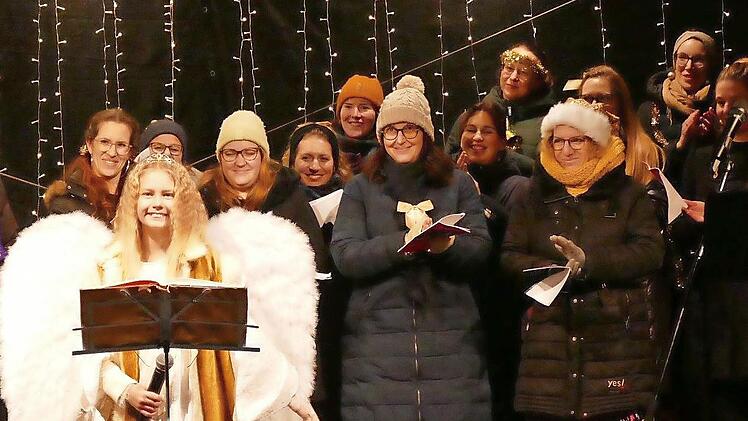 Auch das Christkind wirkte beim Weihnachtssingen mit.