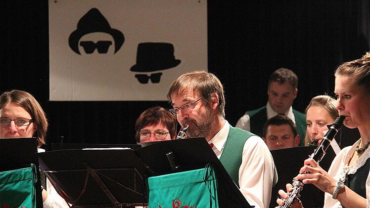Herbstkonzert der Stadtkapelle Hammelburg in der Aula des Frobnius-Gymnasiums mit vielen musikalischen Facetten.