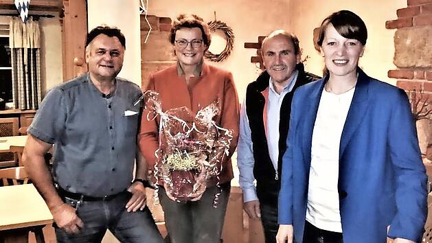 Dritter B&uuml;rgermeister Manfred Hofmann (l.), Stadtrat Joachim Ru&szlig; (2. v. r.) und die Vorsitzende des CSU-Ortsverbandes Burgkunstadt, Katrin Wei&szlig;mann (r.), begr&uuml;&szlig;ten EU-Abgeordnete Monika Hohlmeier.
