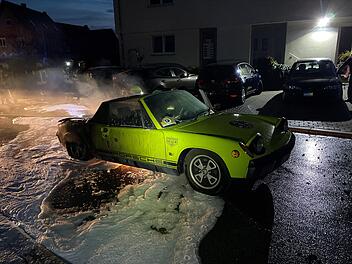 Meeder: Historischer Porsche geht in Flammen auf