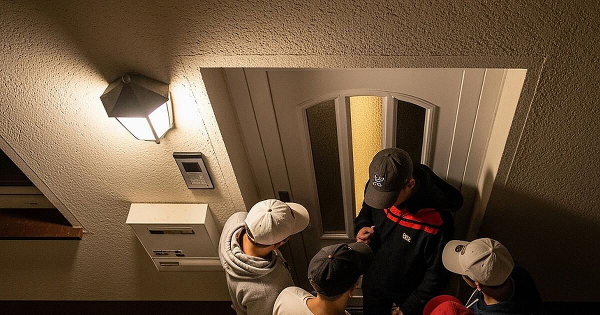 Police Search for Five Men in Baseball Caps After €500 Property Damage