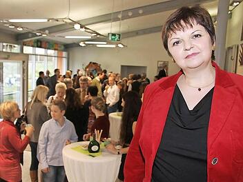 2 Die neue Schulleiterin Ursula Endres hat schon ein paar Ideen, wie sie dem Caspar-Vischer-Gymnasium zu noch mehr Glanz verhelfen kann. Am wichtigsten sind ihr Teamgeist und Gemeinsinn. Foto: Sonja Adam