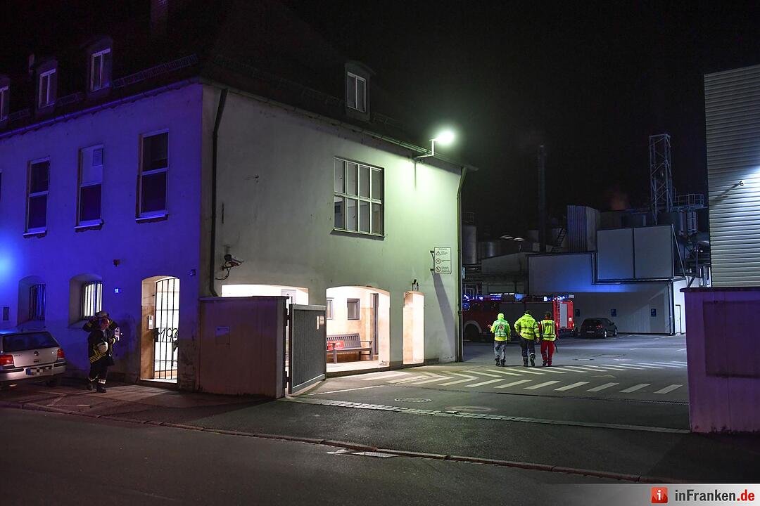 Feuer in Produktionshalle – Großeinsatz in Bamberg