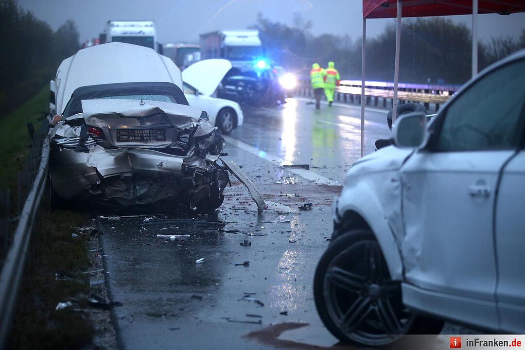 Hagel-Unwetter lšst Massenunfall aus: Autos kollidieren auf der A6 - Acht verletzte Personen, davon drei schwer