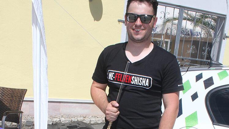 Alte Felgen oder  neue Felgen k&ouml;nnen auch zur Shisha werden. Mirko Eller baut solche Kunstwerke.