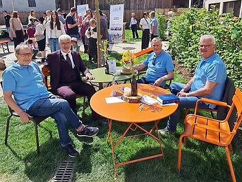 B&uuml;rgermeister und Stiftungsratsvorsitzender Bernhard Storath (Zweiter v. r.) bei der Vergabe der F&ouml;rdermittel.