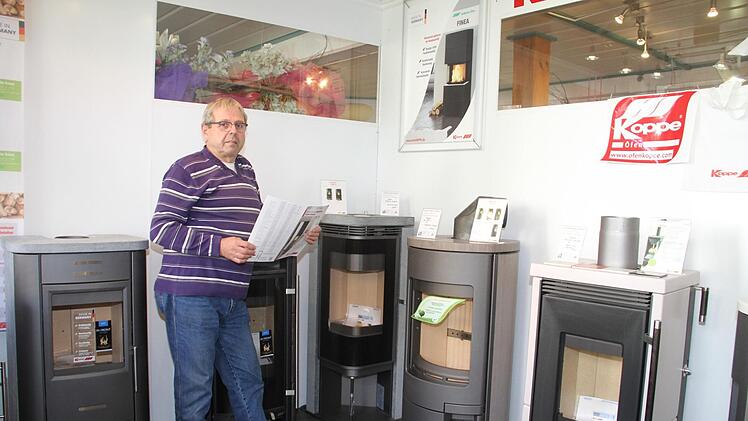 Wohlige Wärme an kalten Wintertagen: Kamin- oder Kachelöfen von HWL Ofensetzerei.  Foto: Gerda Völk