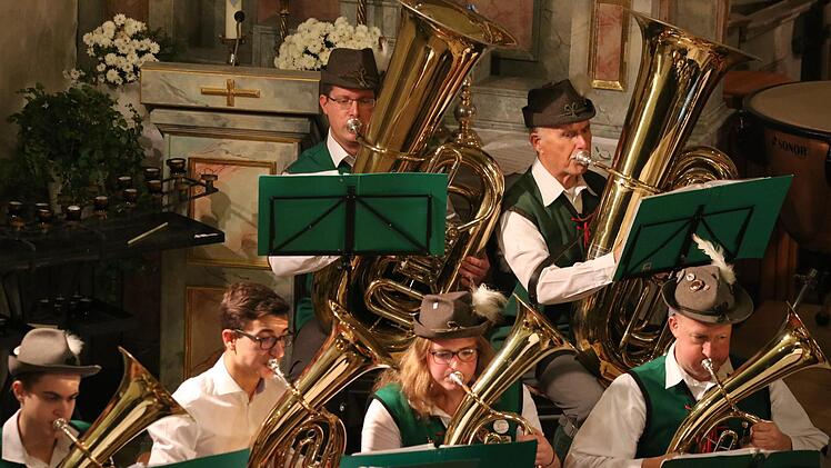Festliche Bläsermusik zum Advent präsentierte der Wildfleckener Musikzug in der Kirche Sankt Josef. Sebastian Schmitt