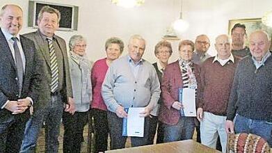 Bei den Ehrungen (von links): Bürgermeister Johannes Krapp, Hans Wagner, Renate Lüdicke, Edeltraud Bless, Peter Werner, Christa Filpe, Marg. Dennert, Friedrich Bachmayer, Jakob Bessler, Georg Vornlocher und Johann Kaiser Foto: p
