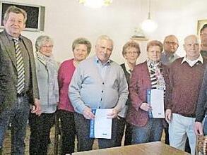 Bei den Ehrungen (von links): Bürgermeister Johannes Krapp, Hans Wagner, Renate Lüdicke, Edeltraud Bless, Peter Werner, Christa Filpe, Marg. Dennert, Friedrich Bachmayer, Jakob Bessler, Georg Vornlocher und Johann Kaiser Foto: p