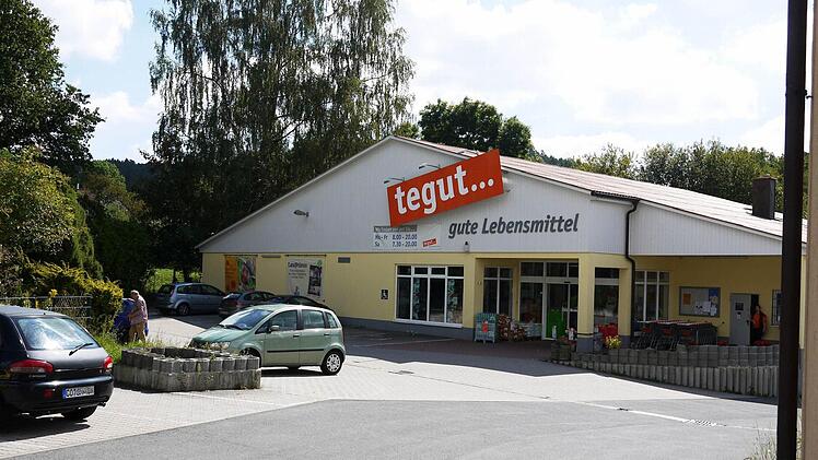 Schließt am 26. Oktober: Tegut-Filiale in Weitramsdorf. Fotos: Berthold Köhler