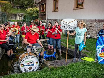 Die Musikkapelle Pfaffenhausen spielt in der Veth. Foto: Alex Preyer