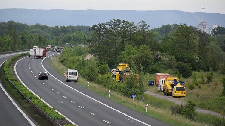 Die Bergung konnte vom Radweg aus erfolgen.  Fotos: Ronald Rinklef