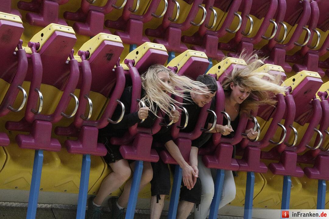 Bis zu 28 Personen können gleichzeitig Top Spin fahren. Die Fahrt dauert zwischen drei und vier Minuten und kann in der Geschwindigkeit geregelt werden. Das Top Spin ist nichts für Menschen mit Höhenangst.