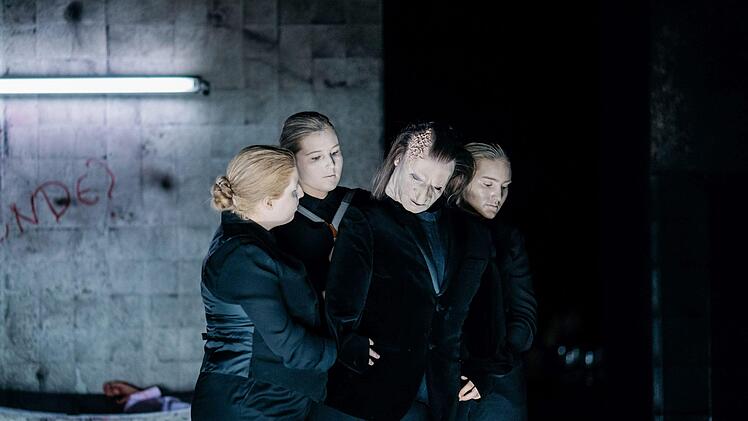 "Die Zauberflöte": Philipp Westerbarkeis Neuinszenierung von Mozarts Oper eröffnete die Spielzeit 2018/2019 am Landestheater Coburg.Foto: Sebastian Buff