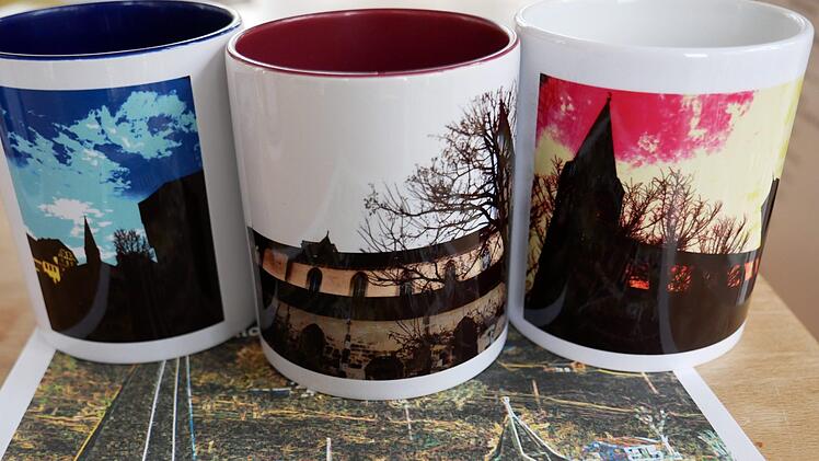 Eine Sonderedition Stadtpfarrkirche in Form von Tassen gibt es jetzt zugunsten der Kirchensanierung der Stadtpfarrkirche.Heike Beudert