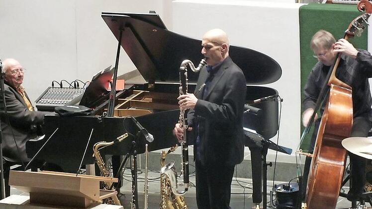 Thomas Fink wurde unterstützt von Norbert Nagel und Norbert Meyer-Venus (v. l.) sowie von Werner Treiber (nicht im Bild). Foto: Manfred Welker