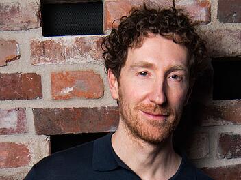 Louis Klamroth lobte das ZDF f&uuml;r den Umgang mit der KI-Panne im "heute journal".