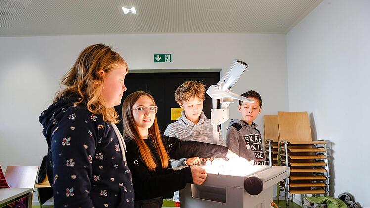 Schatten haben schon immer Künstlerinnen und Künstler inspiriert. Am Samstag auch die jungen Studierenden an der Bamberger Kinder-Uni.  Foto: Matthias Hoch