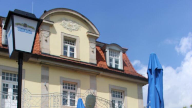 Die Vorbereitungen für´s Wochenende sind getroffen im Lola´s im Staatsbad Brückenau. Foto: Julia Raab