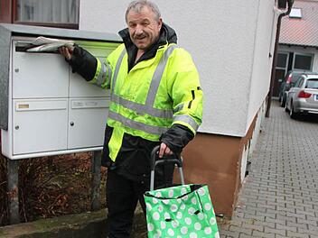 Hans Barthelme arbeitet seit 2009 als Zusteller für den Fränkischen Tag.   Foto: Peter Groscurth
