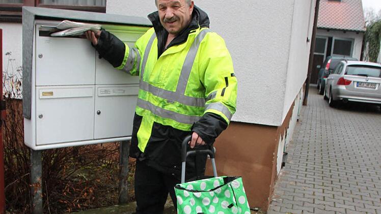 Hans Barthelme arbeitet seit 2009 als Zusteller für den Fränkischen Tag.   Foto: Peter Groscurth