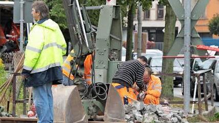 Die Bahnschranke in der Kronacher Straße hat ein neues Fundament bekommen.  Foto: Silvia Vießmann
