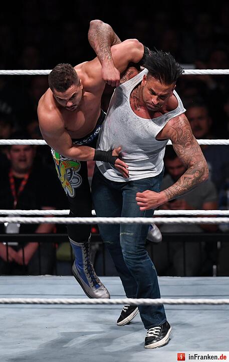 Wrestling in München - Tim Wiese gibt sein Debüt und siegt