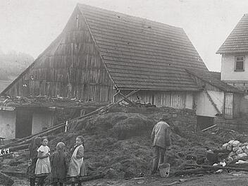 Gerwin Kellermann berichtet in der Ortschronik, dass vier Wohnhäuser und sechs Scheunen von den Flammen zerstört wurden.  475 Jahre Wildflecken, Seite 58