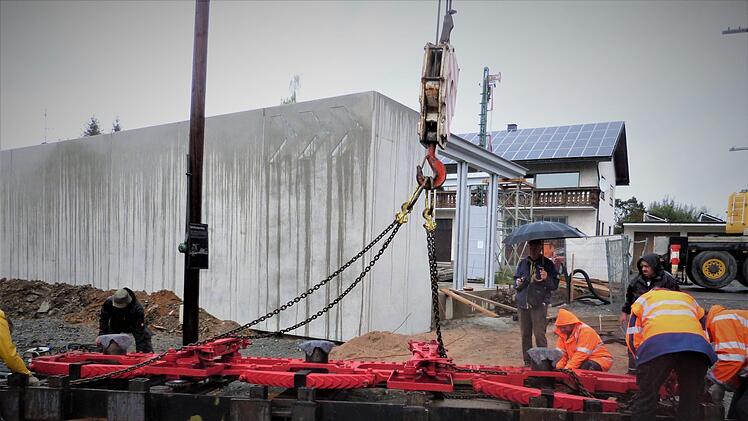 Das Triebwerk wurde für die Montage in seine Einzelteile zerlegt. Foto: Werner Reißaus