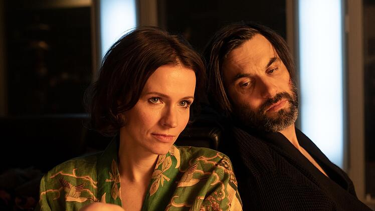 Cecily (Adina Vetter) und Lukas (Max Simonischek) teilen eine gemeinsame Vergangenheit.