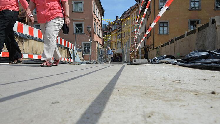Flatterband markiert den Weg.Foto: Ronald Rinklef