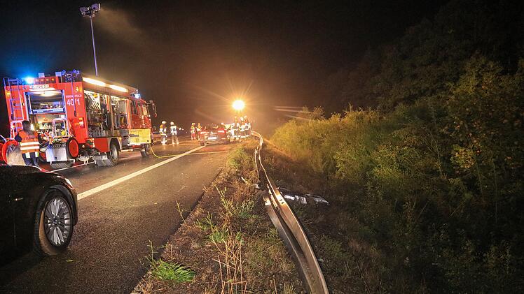 Aquaplaning-Unfall auf der A73: Audi gerät bei Starkregen ins Schleudern