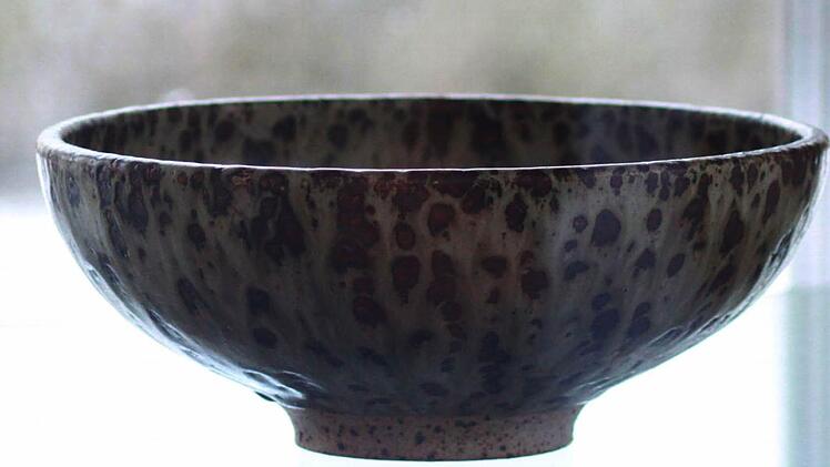 Barbara Cass: Schale, um 1973, Schenkung aus der Sammlung Bräutigam (Keramiksammlung Glasmuseum Rosenau)Foto: Jochen Berger