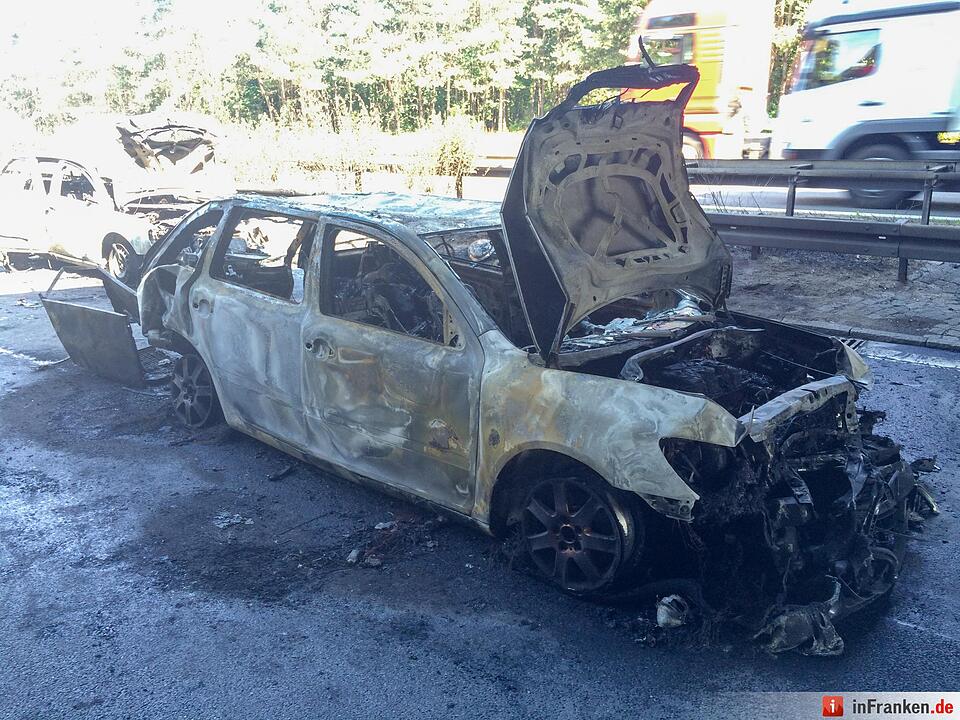 Flammeninferno nach Unfall auf der A73 bei Nürnberg