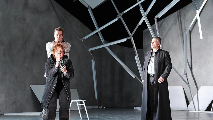 Richard Wagners "Parsifal" feierte Premiere am Landestheater Coburg. Szene aus dem 1. Akt der Neuinszenierung von Jakob Peters-MesserFoto: Andrea Kremper