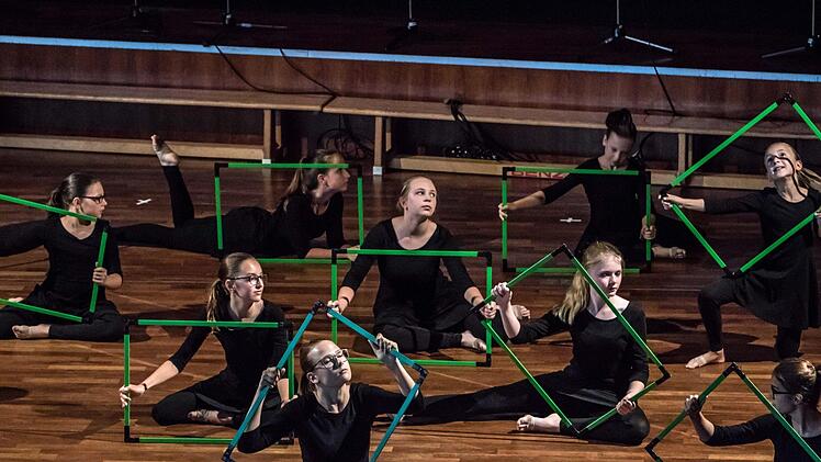 Impressionen vom Sommerkonzert des Gymnasiums Ernestinum im Coburger Kongresshaus: TanzgruppeFoto: Jochen Berger